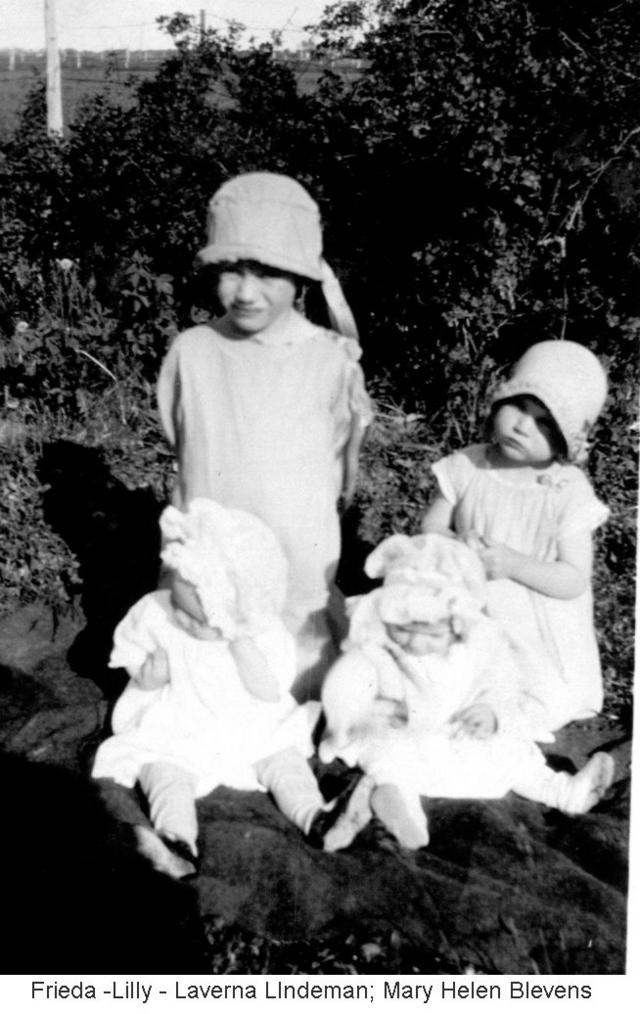 1927-Frieda, Lilly-MH-Laverna.jpg